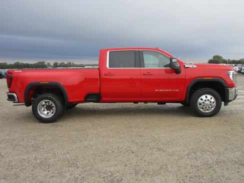 New 2026 GMC Sierra 3500 SLE w/ SLE Value Package image 3