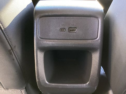 Used 2025 Chevrolet Trax LT w/ LT Convenience Package image 28