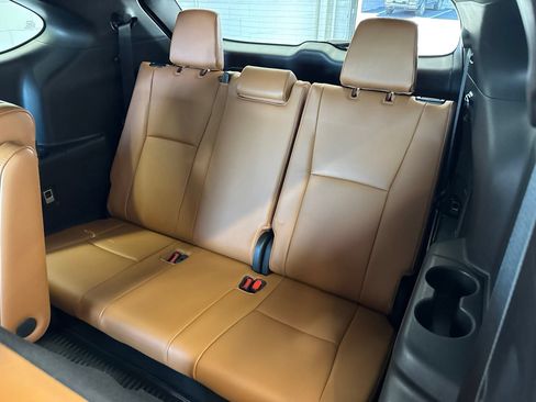 Used 2023 Toyota Highlander Platinum AWD/4WD image 40