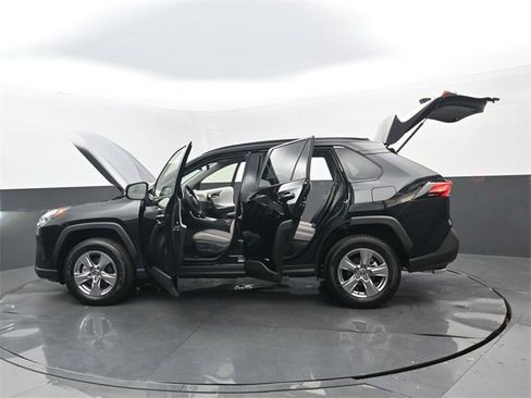 Used 2025 Toyota RAV4 XLE image 32