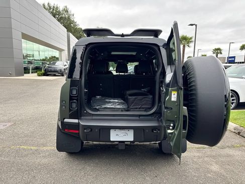 New 2026 Land Rover Defender 110 X-Dynamic SE AWD/4WD image 16