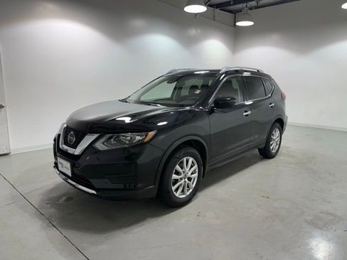 Used 2020 Nissan Rogue SV image 3
