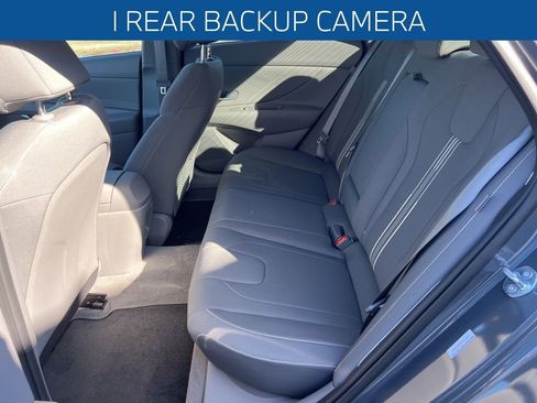 Used 2025 Hyundai Elantra SEL image 11