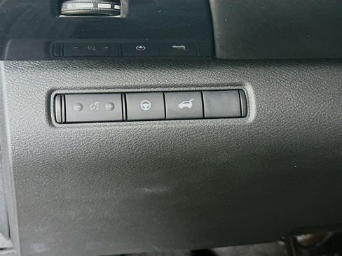 Used 2025 Nissan Pathfinder SV FWD image 17