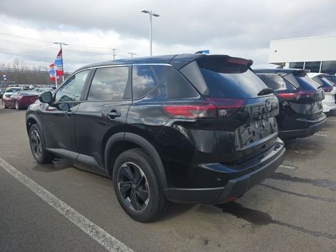 Used 2024 Nissan Rogue SV image 7