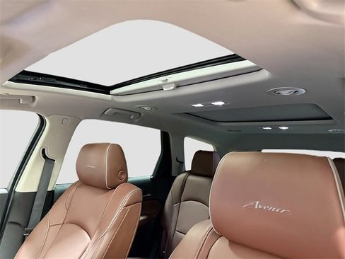 Used 2020 Buick Enclave Avenir w/ Avenir Technology Package image 21