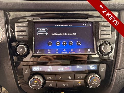 Used 2020 Nissan Rogue SV w/ Premium Package image 23