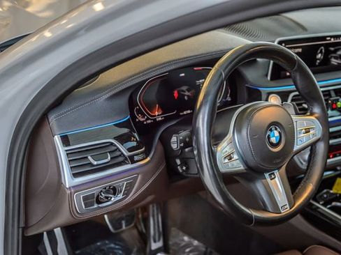 Used 2020 BMW 740i w/ M Sport Package image 27
