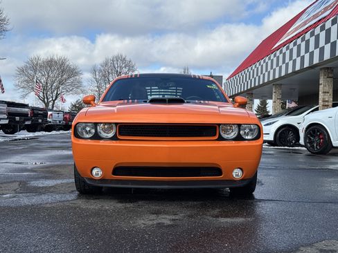 Used 2014 Dodge Challenger R/T image 3
