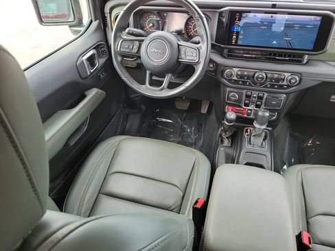 Used 2024 Jeep Gladiator Mojave AWD/4WD image 9