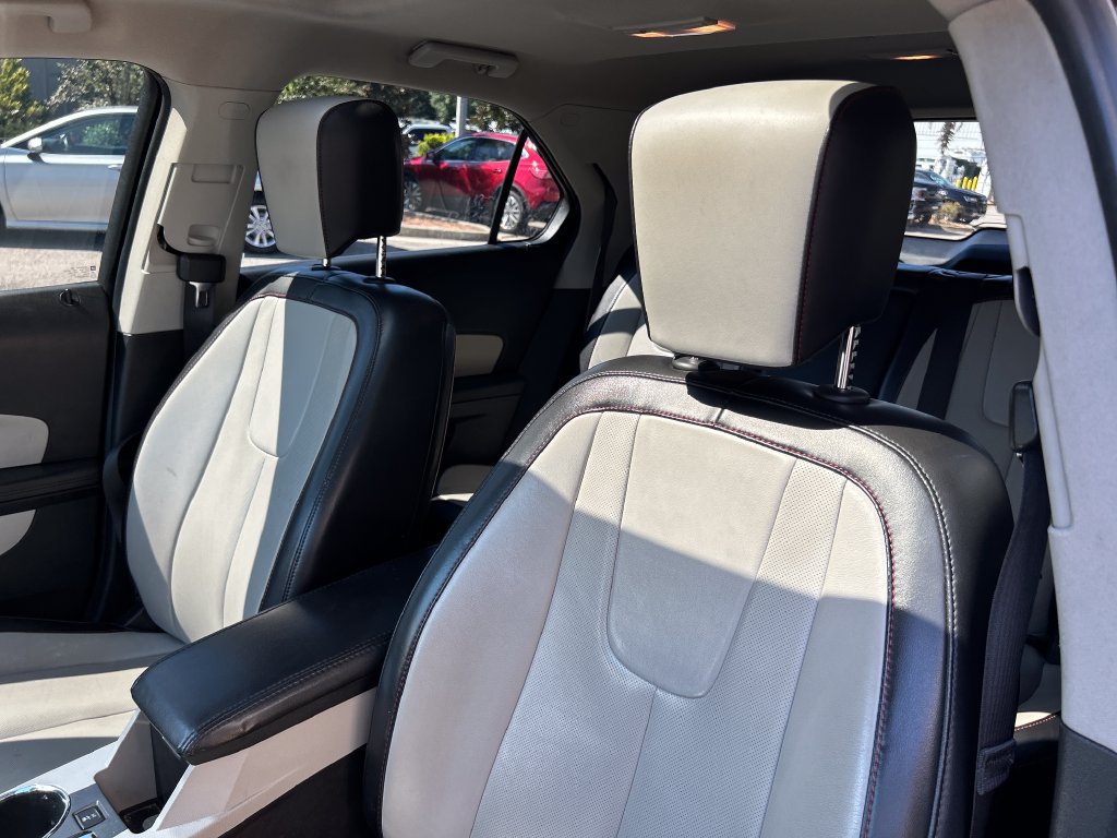 Used 2017 Chevrolet Equinox Premier w/ Enhanced Convenience Package FWD image 9