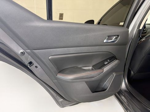 Used 2024 Nissan Altima 2.5 SR FWD image 24