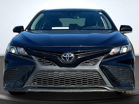 Used 2022 Toyota Camry SE FWD image 2