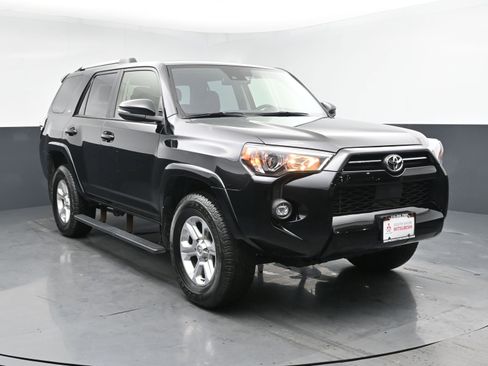 Used 2024 Toyota 4Runner SR5 Premium image 2