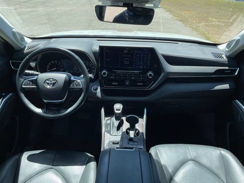 Used 2020 Toyota Highlander Limited FWD image 31