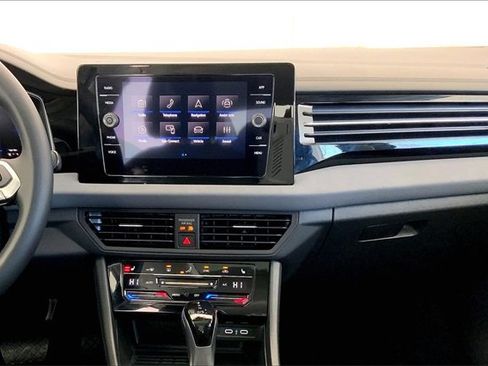 Used 2025 Volkswagen Jetta SE image 6