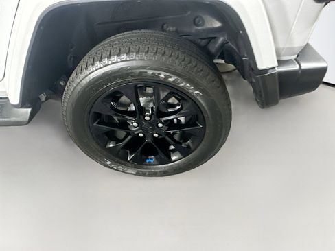 Used 2022 Jeep Wrangler Sahara w/ Safety Group image 11