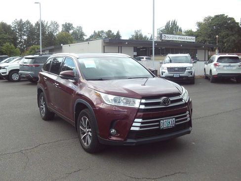 Used 2017 Toyota Highlander XLE AWD/4WD image 7