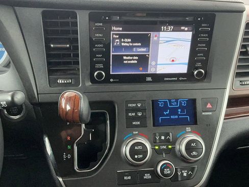 Used 2020 Toyota Sienna Limited Premium image 20