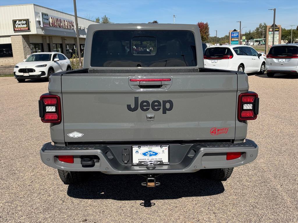 Used 2023 Jeep Gladiator Overland AWD/4WD image 3