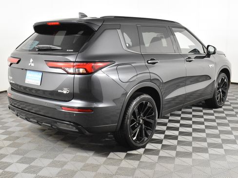 Used 2025 Mitsubishi Outlander SEL Black Edition image 6