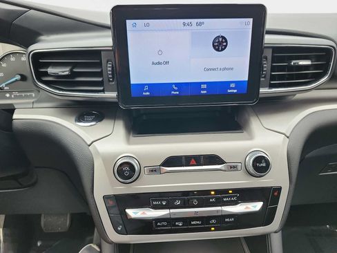 Used 2022 Ford Explorer XLT w/ Equipment Group 202A AWD/4WD image 13