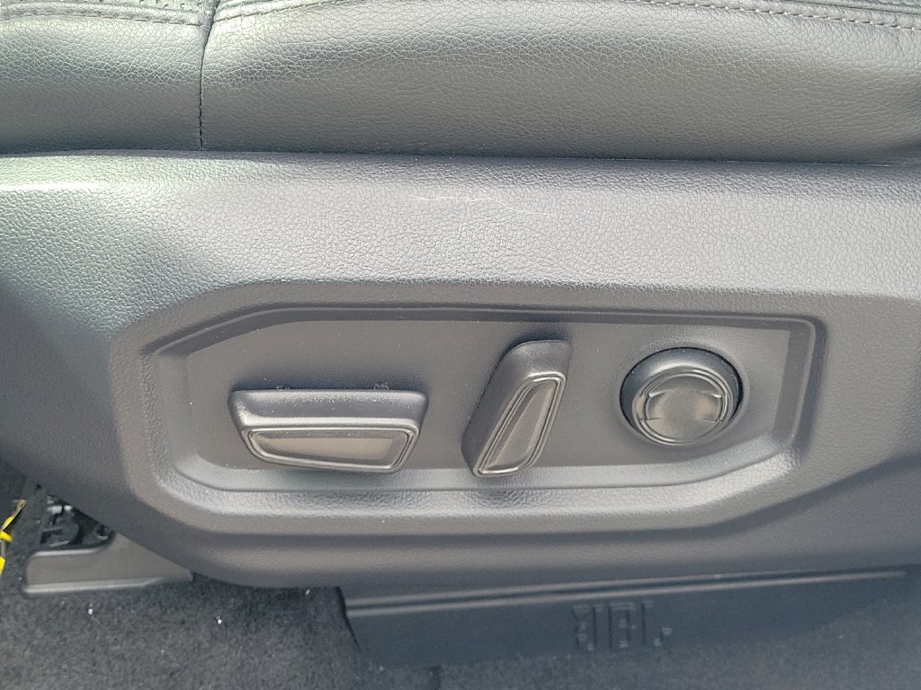 Used 2024 Toyota Tundra Limited AWD/4WD image 16