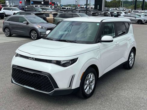 Certified 2025 Kia Soul LX w/ LX Technology Package FWD image 31