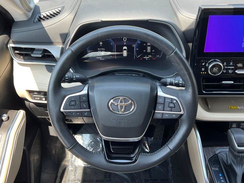 Used 2023 Toyota Highlander Limited AWD/4WD image 24