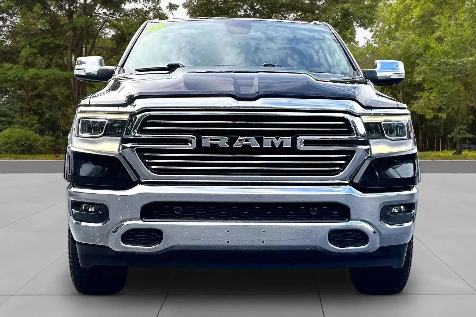 Used 2019 RAM 1500 Laramie AWD/4WD image 3