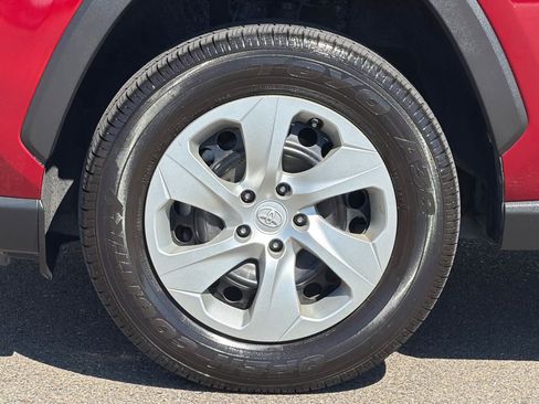 Used 2020 Toyota RAV4 LE w/ Carpet Mat Package FWD image 29