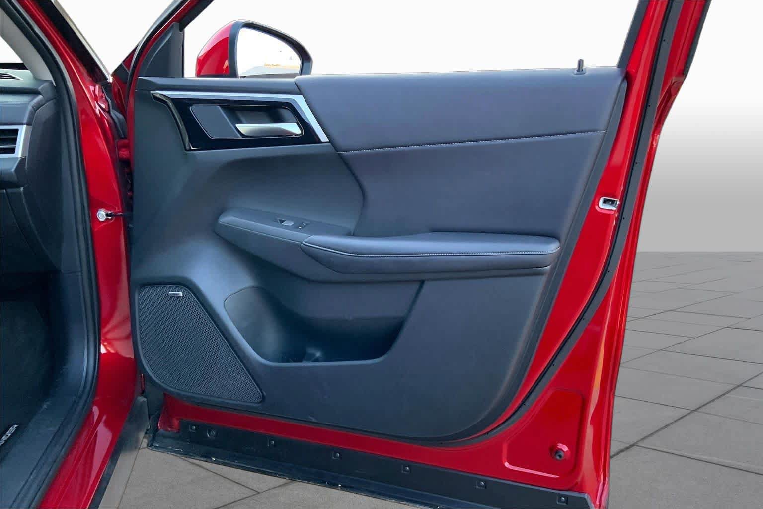 Used 2025 Mitsubishi Outlander SE FWD image 23