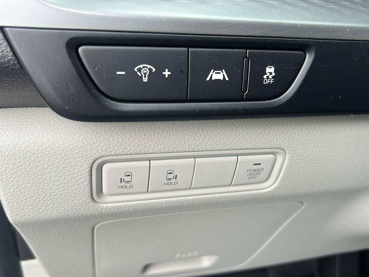 Used 2024 Kia Carnival LX FWD image 15