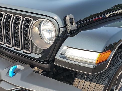 Used 2024 Jeep Wrangler Unlimited w/ Convenience Group AWD/4WD image 31