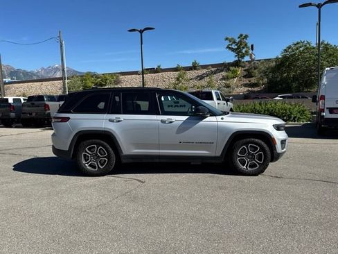 Used 2022 Jeep Grand Cherokee Trailhawk w/ Advanced Protech Group II AWD/4WD image 7