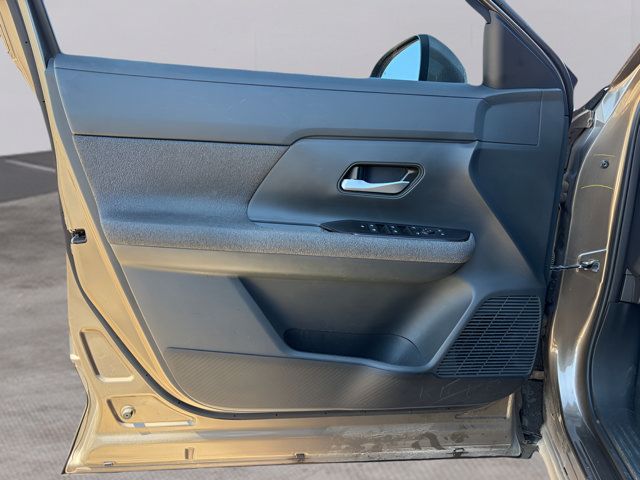 Certified 2025 Nissan Kicks SV FWD image 11