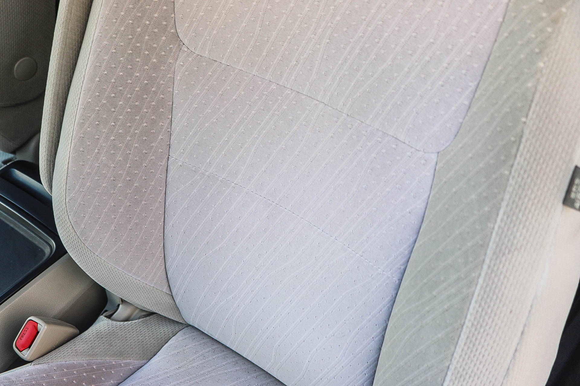 Used 2018 Toyota Sienna LE w/ Carpet Mat Package FWD image 23