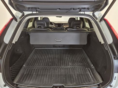 Used 2022 Volvo XC60 T8 Inscription Expression w/ Protection Package image 17