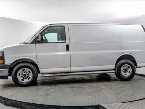 Used 2017 GMC Savana 2500 RWD image 3