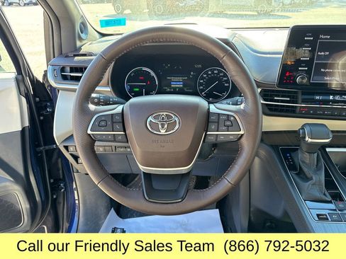 Certified 2022 Toyota Sienna Platinum image 16