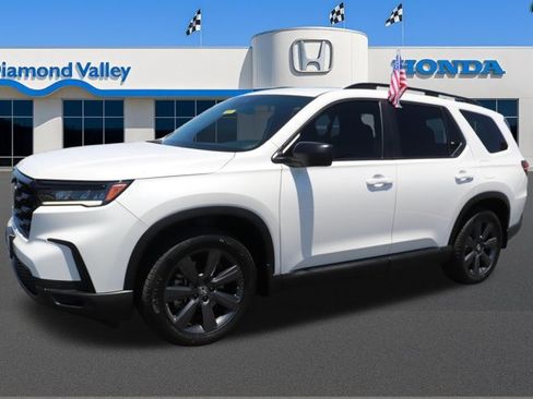 Certified 2025 Honda Pilot Sport image 3