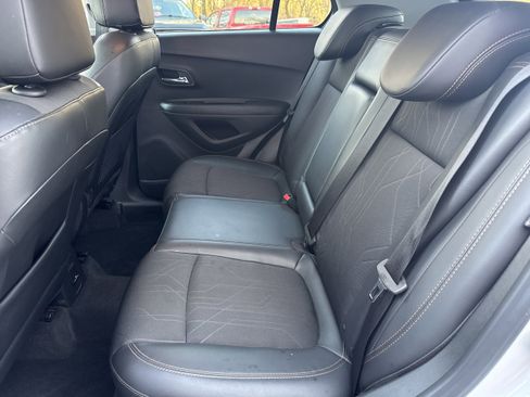 Used 2019 Chevrolet Trax LT w/ LT Convenience Package image 9