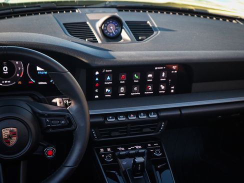 Used 2025 Porsche 911 Carrera image 30