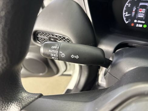 Used 2023 Honda HR-V LX image 15