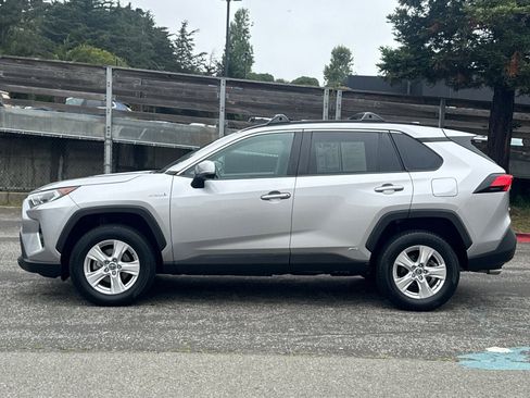 Used 2021 Toyota RAV4 XLE AWD/4WD image 8