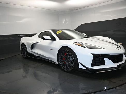 Used 2023 Chevrolet Corvette Stingray Convertible w/ Chrome Exterior Badge Package RWD image 30