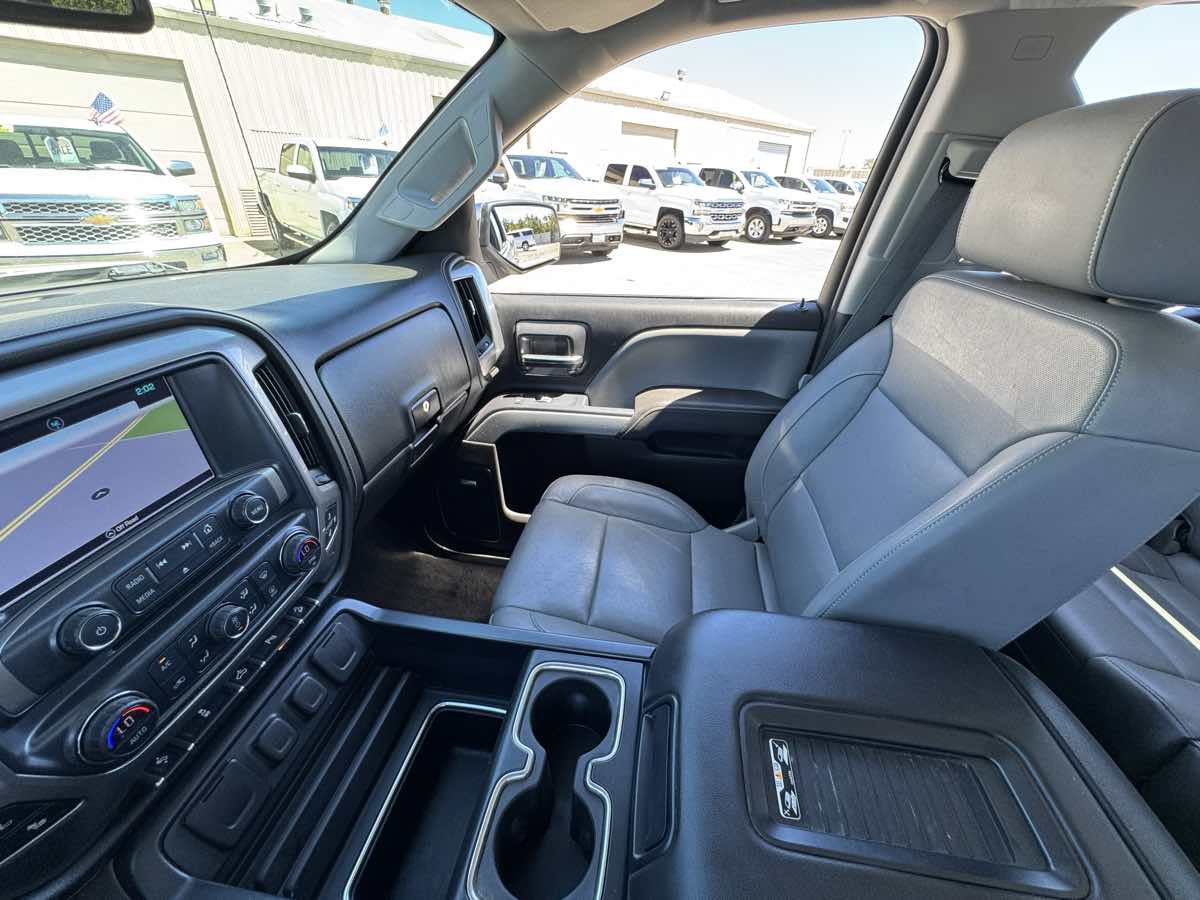 Used 2017 Chevrolet Silverado 1500 LTZ Z71 w/ LTZ Plus Package AWD/4WD image 34