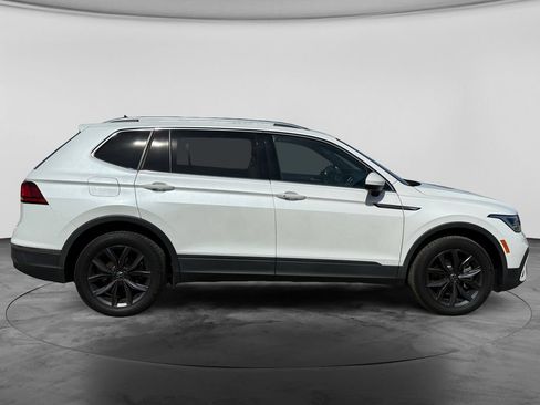Used 2023 Volkswagen Tiguan SE w/ Panoramic Sunroof Package AWD/4WD image 11