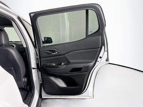 Used 2023 GMC Acadia SLT image 33