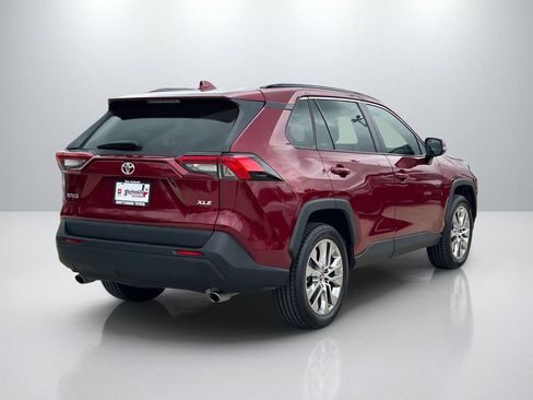 Used 2020 Toyota RAV4 XLE Premium FWD image 5